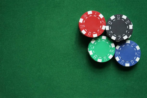 Dice game interface showing live roll and payout structure