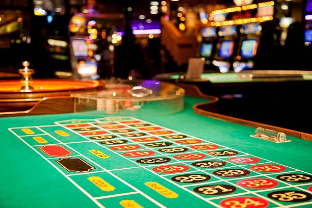 Hip Hop Panda slot game interface showing reels and payout table